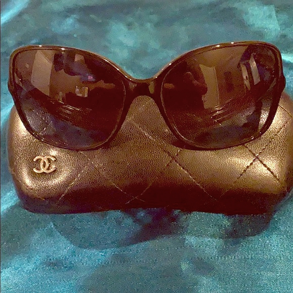 CHANEL Sunglasses 😎🖤